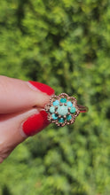 Cargar y reproducir el video en el visor de la galería, 1505: Vintage: 9ct Gold Petite Turquoise Daisy Ring - Flower Power- From 1970
