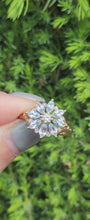 Cargar y reproducir el video en el visor de la galería, 1549: Vintage: 9ct Gold Blue Aquamarines Diamonds Starburst Cluster Ring- total eye candy
