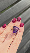 Load and play video in Gallery viewer, 6289 Vintage: 9ct Gold Large Trillion Cut Amethyst Cocktail Ring
