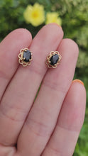 Cargar y reproducir el video en el visor de la galería, 0822: Vintage: 9ct Gold Faceted Cut Blue Sapphire Stud Earrings
