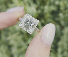 Cargar y reproducir el video en el visor de la galería, 2419 Vintage: 9ct White Gold Mint Green Amethyst 16 Natural Diamonds Cocktail Ring
