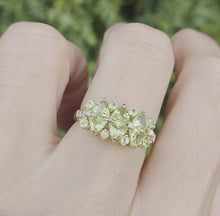 Cargar y reproducir el video en el visor de la galería, 2272 Vintage: 9ct Gold Peridots Natural Diamonds Cluster Ring
