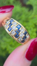 Cargar y reproducir el video en el visor de la galería, 1191: Vintage: 18ct Gold Cornflower Blue Sapphires Diamonds Geometric Set Ring
