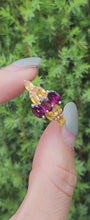 Cargar y reproducir el video en el visor de la galería, 6101: Vintage: 9ct Gold Yellow Sapphires Vivid Purple Tourmalines Cocktail Ring
