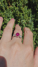 Cargar y reproducir el video en el visor de la galería, 1499: Vintage: 18ct White Gold Pidgeon Blood Ruby Diamonds Dress Ring- exquisite
