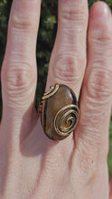 Load and play video in Gallery viewer, 6008: Vintage: 9ct Gold Large Oval Tiger&#39;s Eye Cocktail Ring- outrageous
