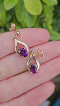 Cargar y reproducir el video en el visor de la galería, 0746: Vintage: Elegant Earrings; 9ct Gold Amethyst Drop Studs
