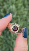 Cargar y reproducir el video en el visor de la galería, Vintage: Heavy 9ct Gold Red Garnet Signet Ring- From 1972
