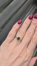 Load and play video in Gallery viewer, 2491 Vintage 18ct White Gold Chrome Diopside Natural Diamonds Dress Ring
