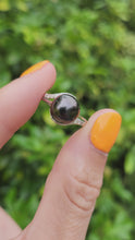 Cargar y reproducir el video en el visor de la galería, 2033: Vintage: 18ct White Gold 18 Diamonds Black Tahitian Pearl Ring- Lovely combination
