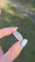 Cargar y reproducir el video en el visor de la galería, 2171 Vintage: 9ct White Gold Pink Morganites 24 Natural Diamonds Openwork Ring
