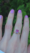 Cargar y reproducir el video en el visor de la galería, 0940: Vintage; Rare: 14ct Gold Bi- Colour &quot;Watermelon&quot; Tourmaline Ring
