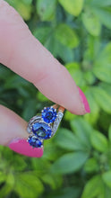 Load and play video in Gallery viewer, 0657: Vintage &amp; Old: 18ct Gold Cornflower Blue Sapphires Diamonds Ring
