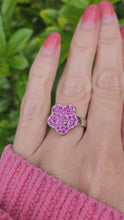 Cargar y reproducir el video en el visor de la galería, A7737: Vintage: Exquisite 18 White Gold 65 Pink Rubies Cocktail Ring- elegant sophistication
