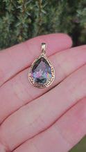 Cargar y reproducir el video en el visor de la galería, 1158: Vintage: 14ct Gold - Pear Cut Caribbean Topaz Pendant- Lush
