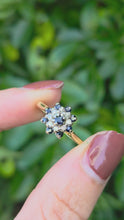 Cargar y reproducir el video en el visor de la galería, 6163: Vintage: 18ct Gold Blue Sapphires Diamonds Cluster Ring- natural, sparkling beauty
