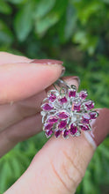 Cargar y reproducir el video en el visor de la galería, 6143: Vintage: 18ct White Gold Rubies Diamonds &quot;Snowflake&quot; Cluster Ring

