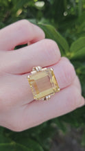 Cargar y reproducir el video en el visor de la galería, 1449: Vintage: 18ct Gold Large Square Cut Citrine Cocktail Ring- UPDATED
