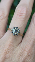 Cargar y reproducir el video en el visor de la galería, 6163: Vintage: 18ct Gold Blue Sapphires Diamonds Cluster Ring- natural, sparkling beauty
