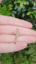 Load and play video in Gallery viewer, 5609:Vintage: 9ct Gold Crucifix pendant 2.5cm - lovely condition
