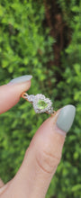 Cargar y reproducir el video en el visor de la galería, 1631: Vintage: 9ct Gold Heart-Cut Peridot 14 Diamonds Cluster Ring- Lush, sparkling, beauty
