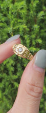 Load and play video in Gallery viewer, 0836: Vintage: 18ct Gold Signet Modern Brilliant Cut Diamond Solitaire Ring- Natural , sparkling symmetry
