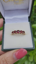 Cargar y reproducir el video en el visor de la galería, 7752: Vintage; 9ct Gold 5 Rich Red Garnets Stacker/Dress Ring
