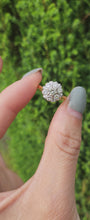 Load and play video in Gallery viewer, 1697:Vintage: 18ct Gold VS Clarity Natural Diamonds (0.91ct) Flowerhead Ring- very special
