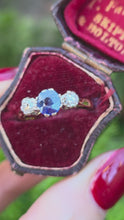 Load and play video in Gallery viewer, 6485:Vintage: 18ct Gold Platinum Cornflower Blue Sapphire Diamonds (0.34ct) 3-Stone
