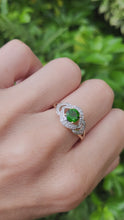 Cargar y reproducir el video en el visor de la galería, 6134:Vintage: 9ct Gold Green Diopside Diamonds Dress Ring- sparkling delight
