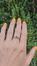 Cargar y reproducir el video en el visor de la galería, 2107: Vintage: 18ct White Gold Cornflower Blue 10 Natural Diamonds Halo Ring- Crisp, clean eye candy-
