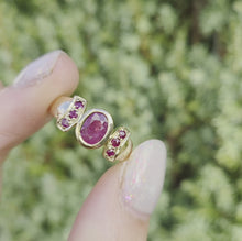 Load and play video in Gallery viewer, 6249 Vintage: 9ct Gold 7 Rubies Geometric Set Ring
