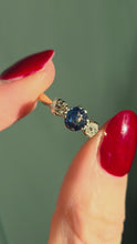 Load and play video in Gallery viewer, 6485:Vintage: 18ct Gold Platinum Cornflower Blue Sapphire Diamonds (0.34ct) 3-Stone

