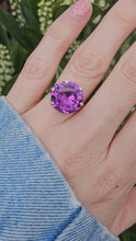 Cargar y reproducir el video en el visor de la galería, 1530: Vintage: 14ct Gold Egyptian Round Cut Alexandrite Dress Ring- a rare find
