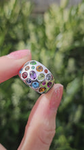 Cargar y reproducir el video en el visor de la galería, 1477: Vintage: 9ct White Gold Multi- Gem Bombe Ring- fabulous, fun colour array
