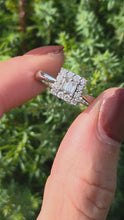 Cargar y reproducir el video en el visor de la galería, 6170: Vintage: 18ct White Gold Geometric Set Diamonds (0.41ct) Ring
