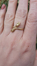 Load and play video in Gallery viewer, Vintage: 18ct Gold Double-Headed Snake Ring -Very fine piece

