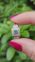 Cargar y reproducir el video en el visor de la galería, 1946: Vintage: 9ct Gold Art Deco Style Emerald 16 Natural Diamonds Ring-sparkling beauty
