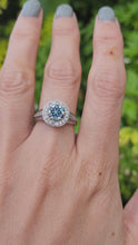 Cargar y reproducir el video en el visor de la galería, 1738: Vintage: 9ct White Gold Cornflower Blue Sapphires Diamonds Encrusted Dress Ring
