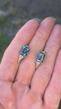 Cargar y reproducir el video en el visor de la galería, 2062 Vintage: 9ct Gold Mystic Topaz Natural Diamonds Stud Earrings
