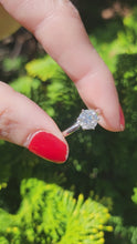 Cargar y reproducir el video en el visor de la galería, 1702: Vintage: 14ct White Gold Brilliant Cut Diamond Solitaire; sparkling natural diamond
