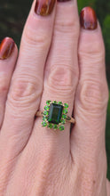 Load and play video in Gallery viewer, 6291 Vintage: 9ct Gold 15 Green Diopside Geometric Set Ring
