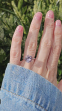 Cargar y reproducir el video en el visor de la galería, 1478: Vintage: 9ct White Gold Round Cut Quartz 12 Diamonds Dress/Stacker Ring- lovely cut
