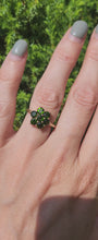 Cargar y reproducir el video en el visor de la galería, 1580: Vintage; 9ct Gold Green Diopsides Flowerhead Ring- Captivating cluster
