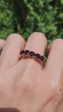 Cargar y reproducir el video en el visor de la galería, 6130: Vintage: 9ct Gold 5 Rich Red Garnets Stacker/Half-Eternity Ring- Lush

