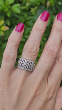 Cargar y reproducir el video en el visor de la galería, 1752: Vintage: 9ct White Gold Openwork 39 Natural Diamonds Statement Ring- Eye candy
