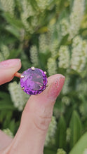 Cargar y reproducir el video en el visor de la galería, 1530: Vintage: 14ct Gold Egyptian Round Cut Alexandrite Dress Ring- a rare find
