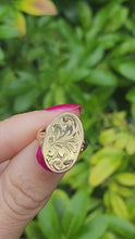 Load and play video in Gallery viewer, 6122: Vintage Rare: 9ct Gold Photo Locket/Mourning Signet Ring- lovely condition
