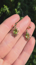 Cargar y reproducir el video en el visor de la galería, 0921: Vintage: 9ct Gold Oval Faceted Cut Peridot Drop/Dangle Stud Earrings
