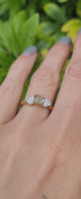 Cargar y reproducir el video en el visor de la galería, 1666: Vintage: 9ct Gold Cabochon Moonstone Diamonds Signet Ring- Rare
